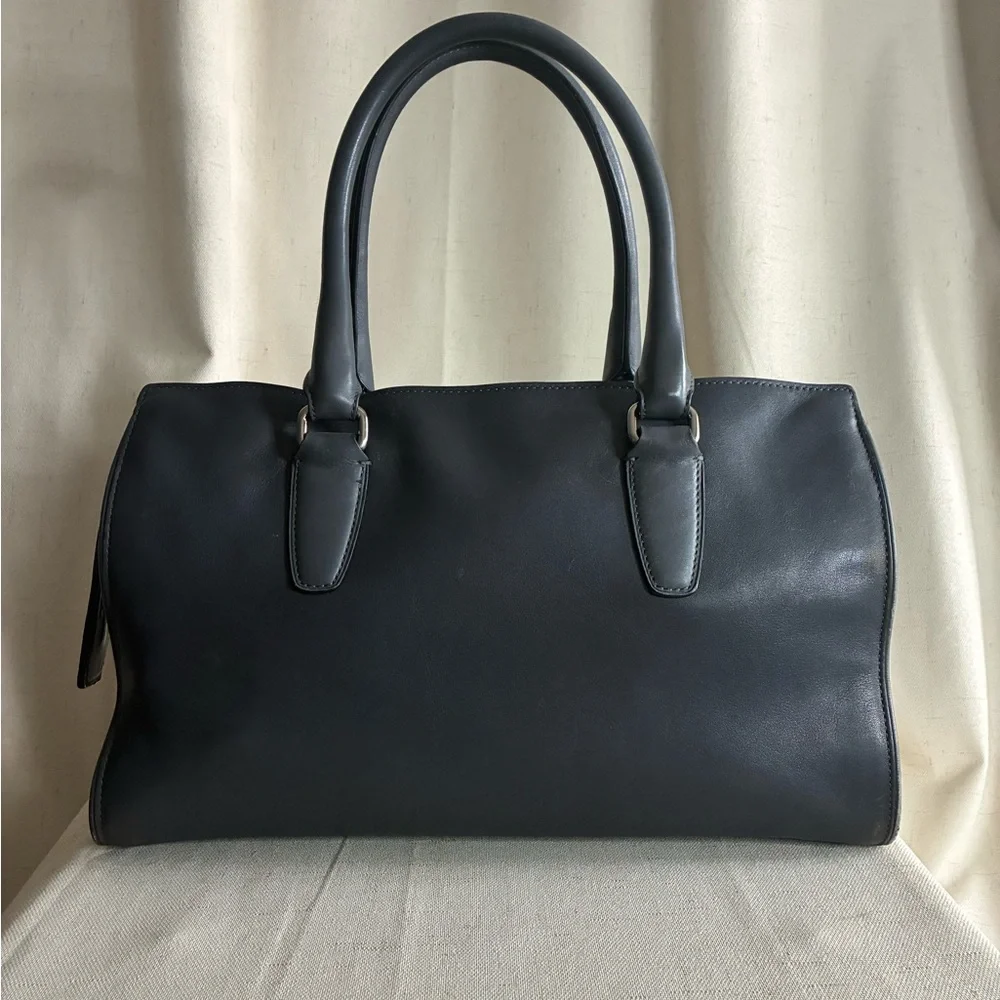 Elegant Gray Quilted Handbag - Picture 2 of 10